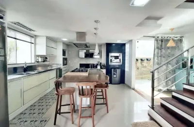 Casa mobiliada em condomínio com 2 dormitórios sendo 1 suíte master