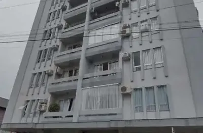 Apartamento bem espaçoso e muito bem localizado com 3 dormitórios sendo 1 suíte