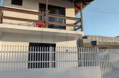 Casa espaçosa com 3 dormitórios em bairro privilegiado