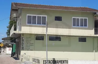 Casa de alvenaria com 550m² com 3 dormitório e ponto comercial
