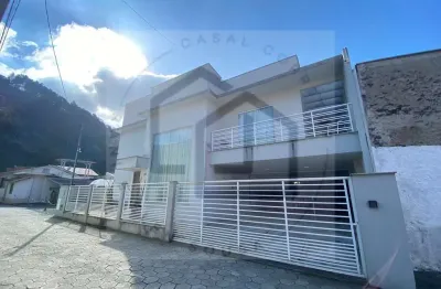 Incrível casa com 3 dormitórios sendo 1 suíte master