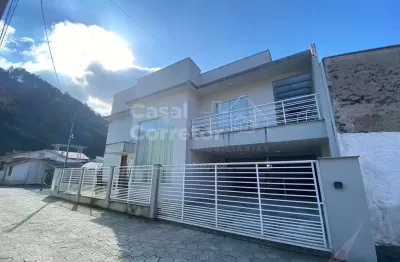 Incrível casa com 3 dormitórios sendo 1 suíte master