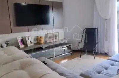 Apartamento de 117m² com três dormitórios sendo uma suíte