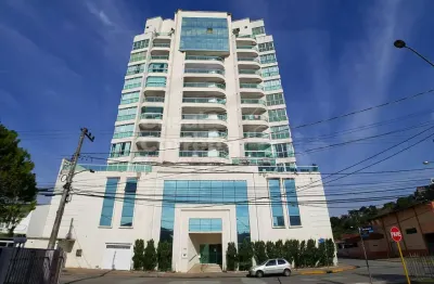 Apartamento com 2 suítes e sacada no centro de brusque