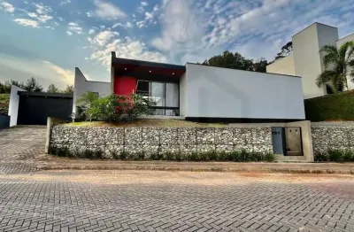 Casa com 3 dormitórios sendo 1 suíte e garagem para 2 carros