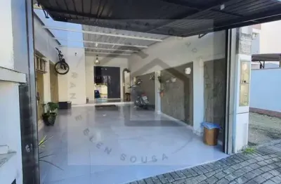 Dois quartos, piscina e espaço gourmet em um lindo sobrado