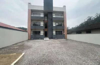 Apartamento com 2 dormitórios e sacada com churrasqueira
