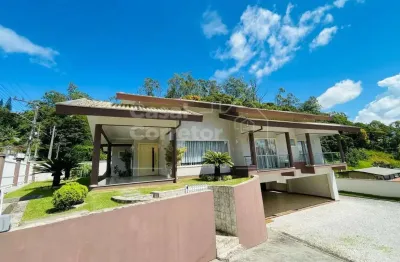 Linda casa de 3 suítes próximo do centro de brusque