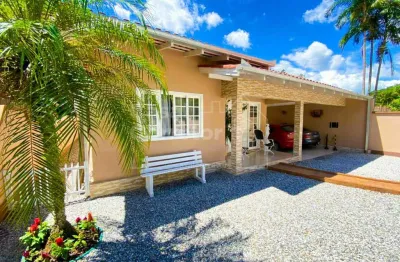 Casa de alvenaria de 220m² com 4 dormitórios sendo 1 suíte