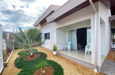 Casa de 151m² com três dormitórios sendo uma suíte na guabiruba