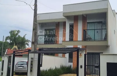 Casa sobrado no bairro santa terezinha com 72,50m², duas suítes, duas vagas de garagem e espaço nos fundos