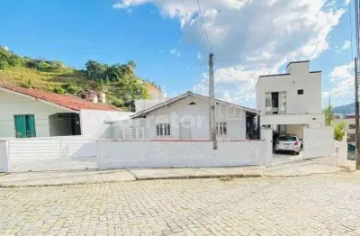 Casa mais sobrado no bairro santa terezinha a 500 metros do stop shop