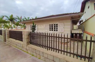 Casa de alvenaria de 175m² com 3 dormitório sendo 1 suíte