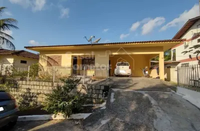 Casa de alvenaria de 143m² com três dormitórios sendo uma suíte