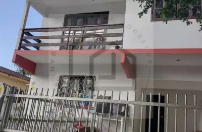 Casa de alvenaria de 180m² com três dormitórios sendo uma suíte