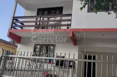 Casa de alvenaria de 180m² com três dormitórios sendo uma suíte