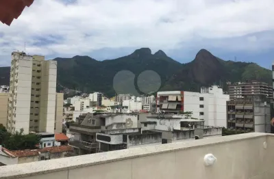 Cobertura à venda com 3 quartos, sendo 2 suítes,  no condomínio emília sampaio, rio de janeiro - rj