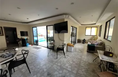 Casa  à venda com 9 quartos, sendo 3 suítes,  no condomínio Residencial Bom Pastor (casa De ), Rio de Janeiro - RJ