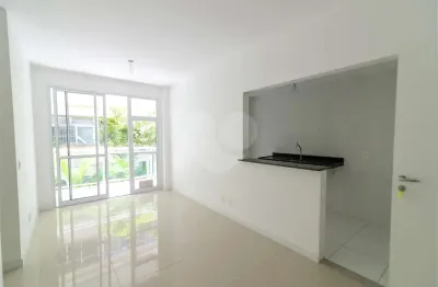 Apartamento à venda com 2 quartos, sendo 1 suíte,  no condomínio Jardins Da Vila, Rio de Janeiro - RJ
