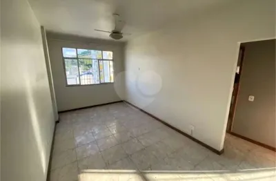 Apartamento à venda com 2 quartos no condomínio almirante renato de almeida guillobel, rio de janeiro - rj