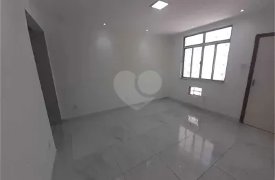 Casa térrea com 3 quartos à venda em vila isabel - rj