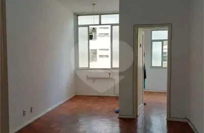 Apartamento à venda com 1 quarto, sendo 1 suíte,  no condomínio edifício jenny, rio de janeiro - rj