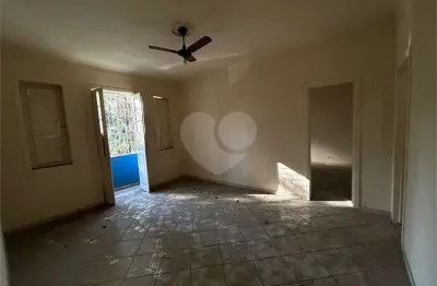 Apartamento com 3 quartos para alugar na Heitor Beltrão, --, Maracanã, Rio de Janeiro