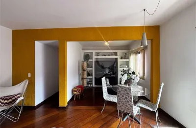 Apartamento à venda com 3 quartos, sendo 1 suíte,  no condomínio edifício 'dos pirineus', rio de janeiro - rj