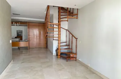 Cobertura à venda com 4 quartos, sendo 2 suítes,  no condomínio alceu amoroso lima, rio de janeiro - rj