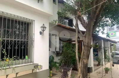Casa de Vila à venda com 4 quartos, sendo 2 suítes,  em Tijuca, Rio de Janeiro, RJ