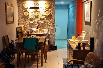 Apartamento à venda com 3 quartos, sendo 1 suíte,  no condomínio solar dos araujos, rio de janeiro - rj