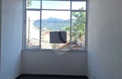 Apartamento à venda com 2 quartos no condomínio Edifício 'tarre', Rio de Janeiro - RJ