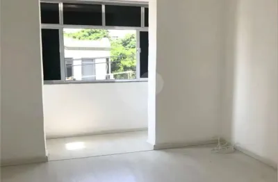 Apartamento à venda com 3 quartos, sendo 1 suíte,  no condomínio Edifício Angela, Rio de Janeiro - RJ