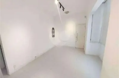 Apartamento à venda com 3 quartos, sendo 1 suíte,  no condomínio Edifício Angela, Rio de Janeiro - RJ