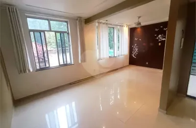 Apartamento à venda ou para alugar com 3 quartos no condomínio Ed. Paulo de Frontim, Rio de Janeiro - RJ