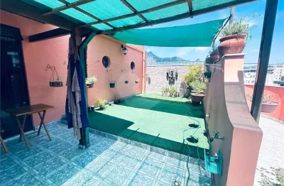 Cobertura à venda com 4 quartos, sendo 2 suítes,  no condomínio Amália, Rio de Janeiro - RJ