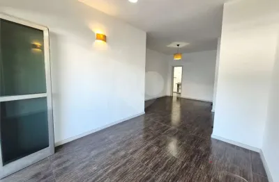 Cobertura à venda com 3 quartos, sendo 1 suíte,  no condomínio Bispo, Rio de Janeiro - RJ