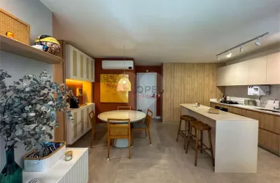 Apartamento à venda com 2 quartos, sendo 1 suíte,  no condomínio Edifício Igara, Rio de Janeiro - RJ