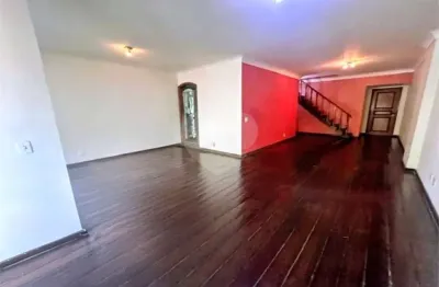 Cobertura à venda com 3 quartos, sendo 2 suítes,  no condomínio Edifício Equipe Ii, Rio de Janeiro - RJ