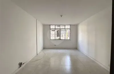 Apartamento à venda com 2 quartos no condomínio edf. ivone, rio de janeiro - rj