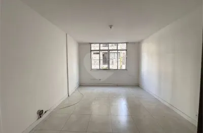 Apartamento à venda com 2 quartos no condomínio edf. ivone, rio de janeiro - rj