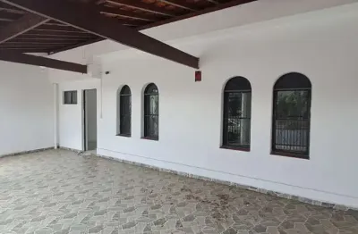 Casa com 2 quartos para alugar na Rua Padre Bento Pacheco, 2227, Vila Aurora, Indaiatuba por R$ 2.600