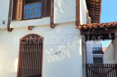 Sobrado a venda com 03 dormitórios na região de interlagos.