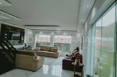 Casa a venda na cidade dutra com 250m² de área construída, com 3 dormitórios e uma suíte