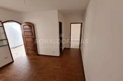 Aluga casa térrea (fundos) com 01 dormitório, 1 vaga jardim cruzeiro ao lado do oswaldo bolos fundos