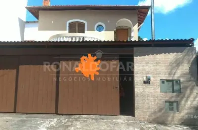 Sobrado à venda com 6 dormitórios na região de interlagos.