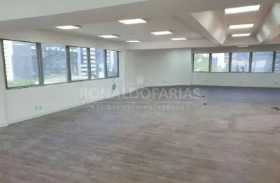 Imóvel todo reformando com 204m, à 7 min. da estação berrini.!