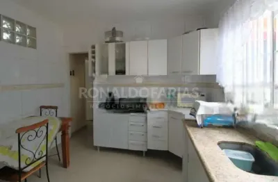 Casa a Venda no Bairro de Veleiros com 3 Dormitórios 1 Suíte e 3 Vagas de Garagem