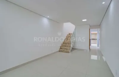 Sobrado a venda com 03 dormitórios sendo 01 suíte na região do campo grande