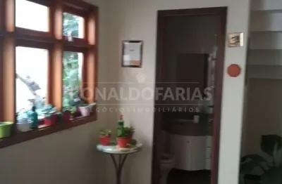 Sobrado  a venda  sendo  4 quartos com 3 suites  4  vagas de garagem cobeta